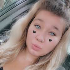 Shelby Willett's Instagram, Twitter & Facebook