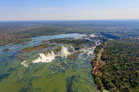 The big gest attraction is the garganta do diabo, wh ich is in the arg entinean side. Garganta Del Diablo Argentina Attractions Lonely Planet