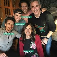 James franco wore a shirt of his and seth rogen's spoof of kim kardashian and kanye west's vogue cover. Dave Franco Freundin Vermogen Grosse Tattoo Herkunft 2021 Taddlr