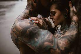 Myrtle And Moss Photography Tattooed Couple Cannon Beach Heidi Lavon James Ramsey Portland Oregon Tattooed Couples Photography Couple Tattoos Couples