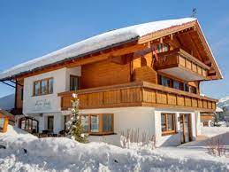 Nur wenige meter vom haus entfernt, ist die haltestelle für den gratis skibus, der sie direkt zu den. Ferienwohnung Alpsee Haus Alpen Flair Bolsterlang Frau Sylvia Hartmann