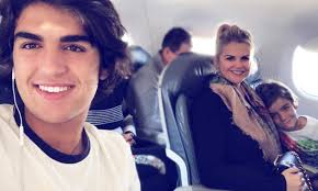 Check spelling or type a new query. Katia Aveiro Parabeniza O Filho Atraves Das Redes Sociais