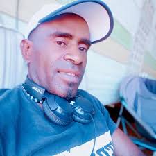 Clerk blong Parliament, Raymond Manuake, i sendem out notice blong ol  former MPs more Potlitical Appointies oli returnem back every truck blong  Parliament