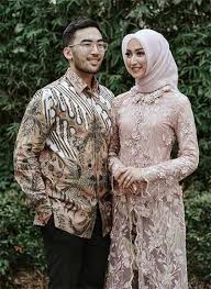 Jual baju couple terbaru baju pasangan muslim gamis couple. 20 Inspirasi Baju Couple Muslim Yang Serasi Abis Hai Gadis