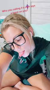 Julia_bowlds (@julia_bowlds)