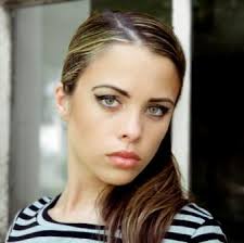 That said, it also depends a lot on skin tone, and all hair colors. Nine Makeup Ideas For Pretty Green Eyes Lovetoknow