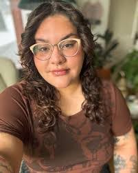 Alyssa Linn's Instagram, Twitter & Facebook