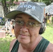 Florida sees Alabama's interstate kangaroo, then raises stakes with epic,  barefoot interstate alligator wrestling match 🐊↙️