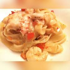 I gamberi sono crostacei delicati e gustosi, ricchi di fosforo e con un basso contenuto di colesterolo. Ricetta Tagliatelle Con Gamberi Rosa E Burrata Cuor Di Cucina