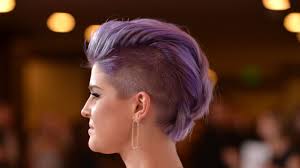 Barber really messed up his haircut: Kelly Osbourne S New Shaved Purple Mohawk Glamour