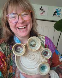 Making memorial wind chimes with glass bottles and ashes