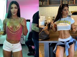 Denim short trend outfit idea 2. Deniz Saypinar Said American Airlines Barred Her For Shorts