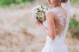 Eine klare antwort auf diese frage gibt es leider nicht. Studie Enthullt Wie Teuer Ein Hochzeitskleid Durchschnittlich Ist