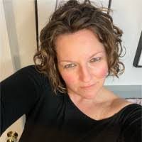 Mandy Burns's Instagram, Twitter & Facebook