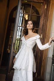 Die hochwertigen und exklusiven designer brautkleider bescheren garantiert jeder braut einen einzigartigen auftritt vor dem traualtar. Massgeschneidertes Designer Brautkleid Zwei Teilig Einzige Spitze Valetudo