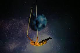 A fantastic fairytale written by the pioneering aviator antoine de saint exupery with elements of personality traits, logic, science fiction. Magical Stage Production Of Le Petit Prince At Dubai Opera L Officiel