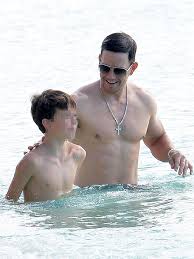 Mark wahlberg is filming a new movie called mile 22 and he needs kids to be in it! Mark Wahlberg Shows Off Glistening Abs During Barbados Vacation Pics Hollywood Life