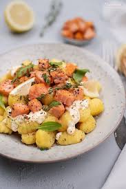 Rezept Gnocchi Pfanne Mit Lachswurfeln Meerrettich Frischkase Rezept Lachs Rezepte Pfanne Gnocchi Pfanne Lachs Rezept