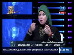 أنّ أبا علقمة مرّ يوماً على عبدين حبشي وصقلبي (من صقلية)، فإذا الحبشي قد ضرب بالصقلبي الأرض، فأدخل ركبتيه في بطنه وأصابعه في عينيه وعضّ أذنيه وضربه بعصا فشجّه وأسال دمه، فقال الصقلبي لأبي علقمة ØªÙØ³ÙŠØ± Ø§Ù„Ø¶Ø±Ø¨ Ùˆ Ø®Ø±ÙˆØ¬ Ø¯Ù… ÙÙŠ Ø§Ù„Ù…Ù†Ø§Ù…