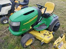 The john deere g100 is a 2wd lawn and garden tractor from the g series. John Deere G100 Lawn Tractor Kohler 25hp Eng Ny S Favorite Landscape Equipment Netauction 2021 Rti Auctions
