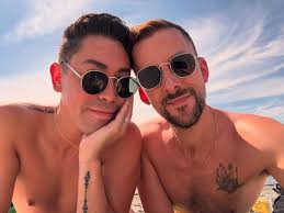 gorgeous day hike at mt. rainier despite the 🧊 photos by @tylerarobinson