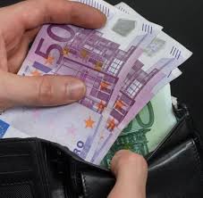 Wollen sie einen 500 euro schein erwerben, so müssen sie diesen in zukunft privat kaufen. Ezb Mehr Falschgeld In Deutschland Trotz Neuer Euro Scheine Welt