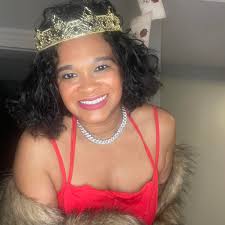 Lisa Vanallen's teenage daughter Akeyla speaks publicly for the first time  about her mom's alleged 10-year abusive relationship with R. Kelly.  Renowned psychologist Dr. Candice Norcott reveals how abusers manipulate  their victims