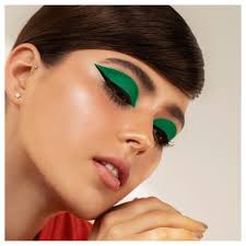 Simplicity Is The New Luxury Interview With Makeup Artist Netta Szekely Cosset Moi Makeup Trends Artistry Makeup Glamour Makeup