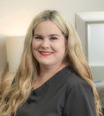 Lisa Veal's Instagram, Twitter & Facebook