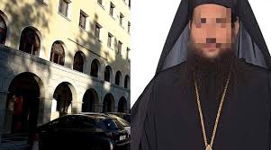 Επίθεση με καυστικό υγρό, πιθανότατα βιτριόλι, εναντίον έξι μητροπολιτών σημειώθηκε το απόγευμα στη μονή πετράκη. Maasoznvlps2tm