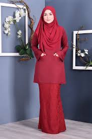 Made of attractive lace and organdy patching on the blouse give an outstanding look to the wearer. Baju Kurung Kedah Lace Gemini Cherry Red Muslimahclothing Com
