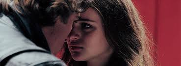 Resultado de imagen para jacob elordi joey king gif