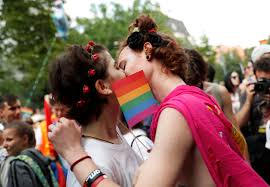 Lmbt felvonulás menet ünnep fesztivál transz transznemű transzi transzszexuális melegfelvonulás kutyalánc nyakörves lány leszbikusok. Budapest Pride Going Ahead In Defiance Of Hungary S Anti Lbgtq Laws
