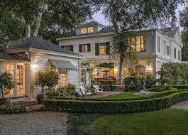 Kyle richards 's home is gorgeous, but her dressing room is a dream. Ciao Newport Beach Kyle Richards New House Kyle Richards New House House Dream House Exterior