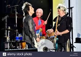 Charles charlie robert watts erblickte 1941 in kingsbury, heute ein stadtteil von london, das licht der welt. Keith Richards Gitarrist Stockfotos Und Bilder Kaufen Alamy