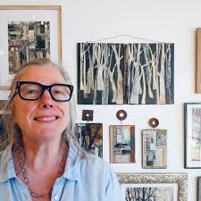 Westerwood artist Leslie Burnside is all about flowers, fauna and  photography. A lifelong designer, painter and photographer, Leslie grew up  weaving and painting in the mountains of western North Carolina and studied