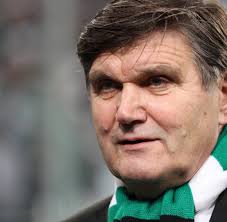 Die derbysieger aus gladbach lassen sich vom eigenen anhang feiern. Hans Meyer Machen Wir Jetzt Ein Lustiges Interview Welt