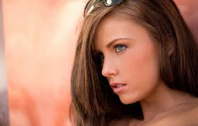 Sexy look from a beautiful brown-haired woman | Phone Wallpapers