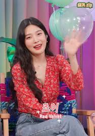 Có gu thời trang thường ngày rất 'ổn áp' nhưng lên sân khấu solo gần đây, nữ idol liên tục bị chê mặc xấu. Iikpjys40jhwlm