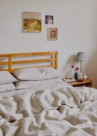 How To Style Your Bedroom For Good Luck According To Feng Shui Feng Shui Your Bedroom Feng Shui Bedroom Colors Bedroom Pictures Above Bed