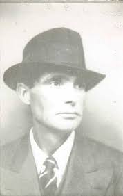 William Vivian Bush And Florence Snodgrass Bush with children John, Mary  and Hattie. William was a Doctor and lived in the Hadley community in  Warren county, Kentucky