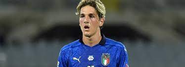 Nicolo zaniolo is a 19 years old (as of july 2021) professional footballer from italy. Supertalent Nicolo Zaniolo Meldet Sich Bei Der As Roma Zuruck 4 4 2 Com