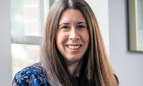 Kelly Henning's Instagram, Twitter & Facebook