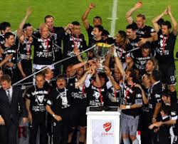 Beşiktaş kulübü, hatayspor maçının ardından galatasaray'ın sahasında kupa kaldırmak istiyorlar önümüzdeki hafta oynanacak olan galatasaray maçının sonucuna göre şampiyonluk kupasını tt. Fortis Turkiye Kupasi Sampiyonu Besiktas Kupalar Tff