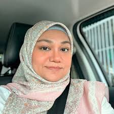 We use sis or sistur or sister or SIS🤣🤣