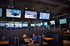 Stats sports bar and grill's highest priority is to ensure the health and safety of our customers and team members. John Max Sports Wings Lauzon Parkway Home Facebook
