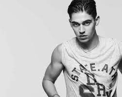 While bud, back to his old habits, plays giannis and middleton only 36 mins. Does Hero Fiennes Tiffin Have A Girlfriend Hot Hero Hero Tiffin