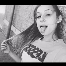 Sue Winkel's Instagram, Twitter & Facebook