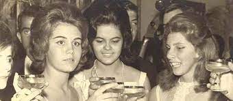 Veja as últimas notícias, vídeos e entrevistas sobre dilma rousseff na jovem pan. Escritor Fernando Morais Publica Foto De Dilma Na Juventude Noticias R7 Brasil