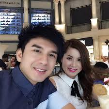 Album bao gồm những video nhạc cho một số ca khúc trong album phòng thu vol. Vá»£ Ä'an TrÆ°á»ng Muá»'n Ngá»«ng Kinh Doanh Ä'á»ƒ ChÄƒm Con
